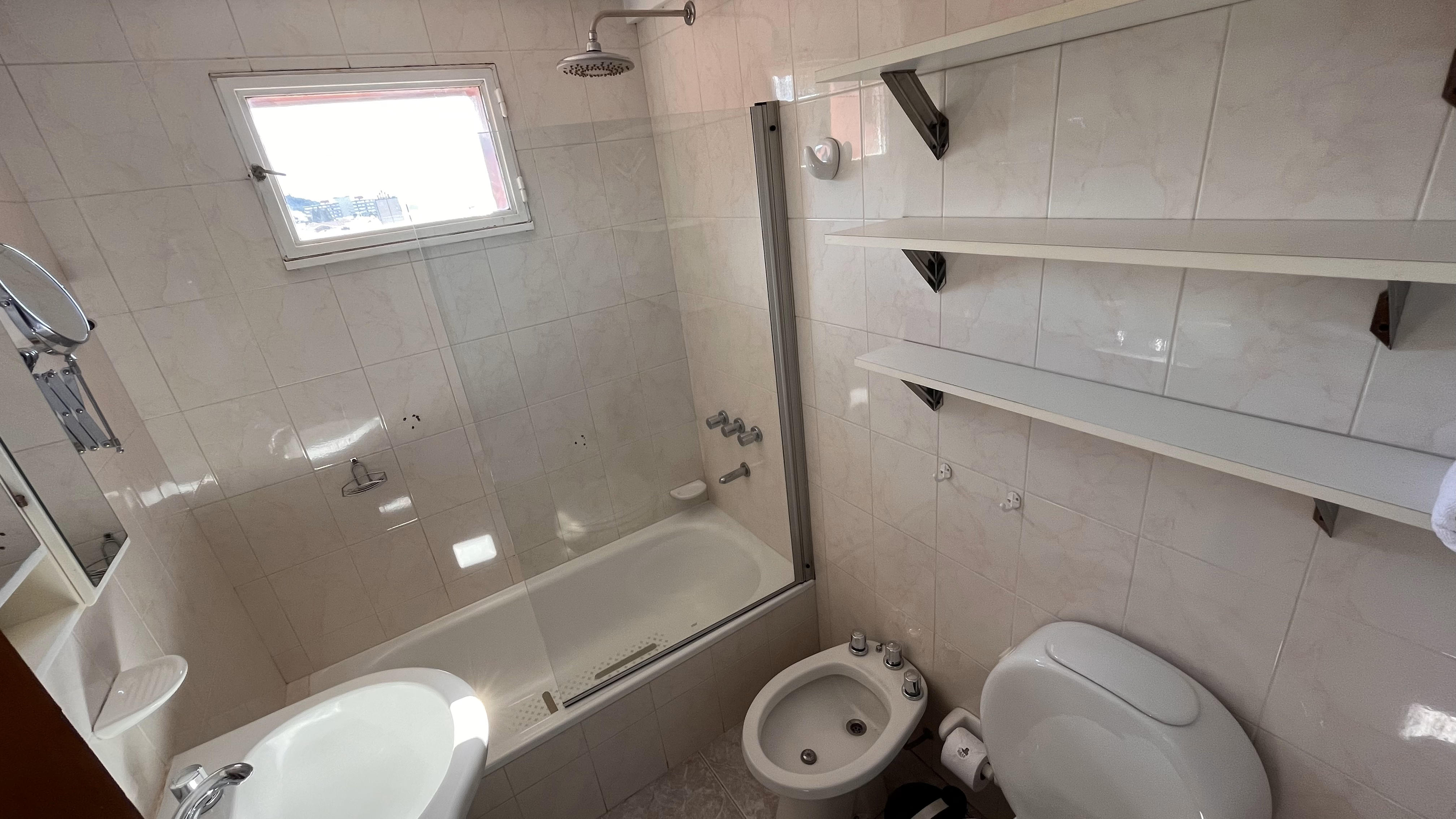 Departamento con vista al lago y cochera. RESERVADO