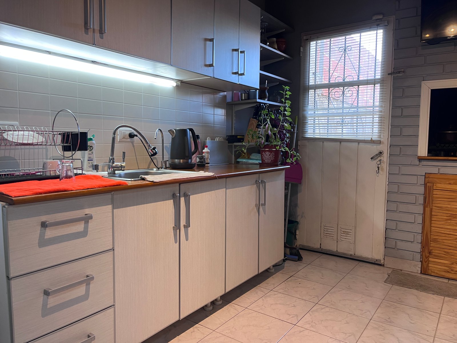 CASA con Patio En B° 400 VIVIENDA - Apta Crédito Hipotecario