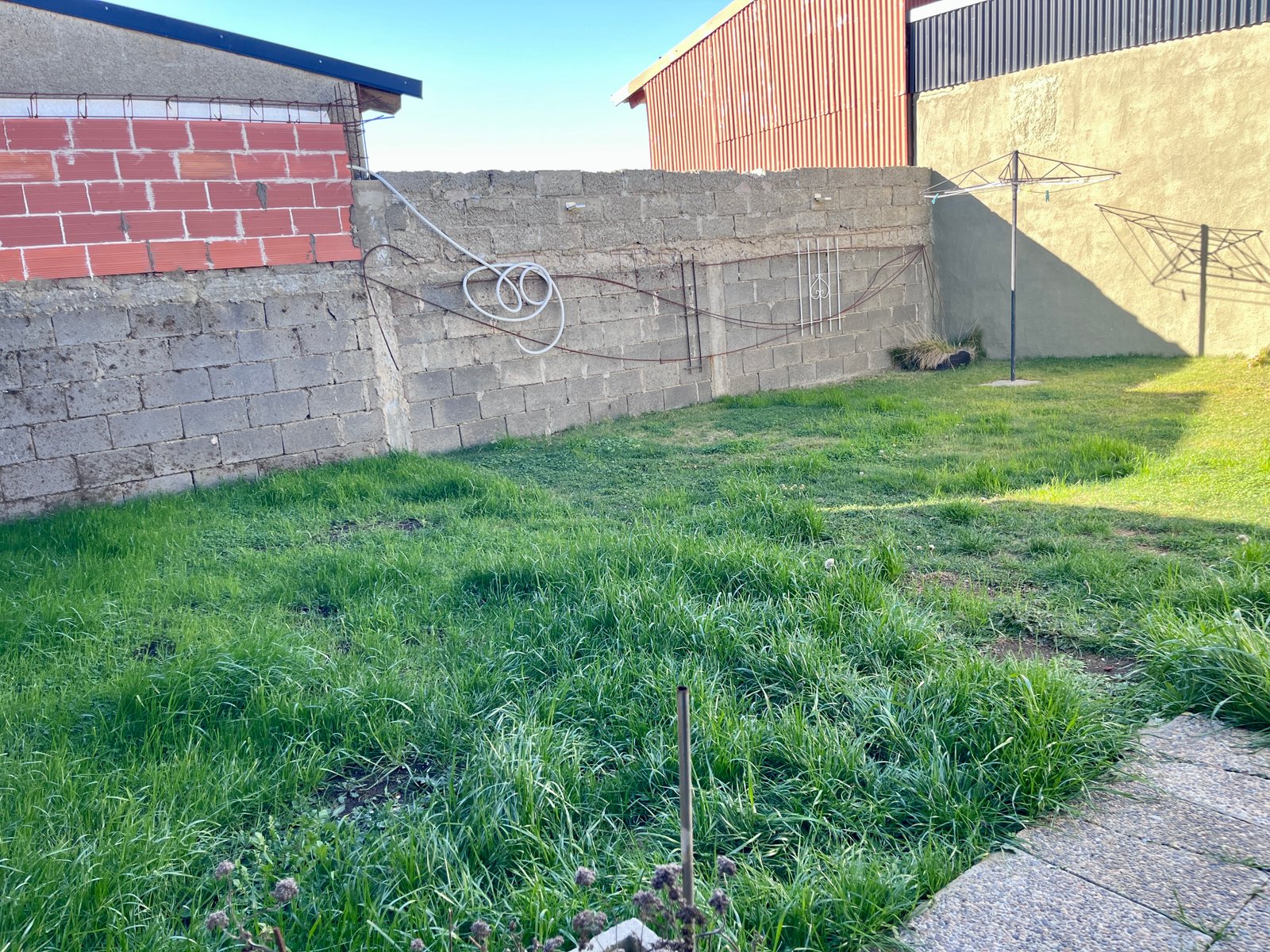 CASA con Patio En B° 400 VIVIENDA - Apta Crédito Hipotecario