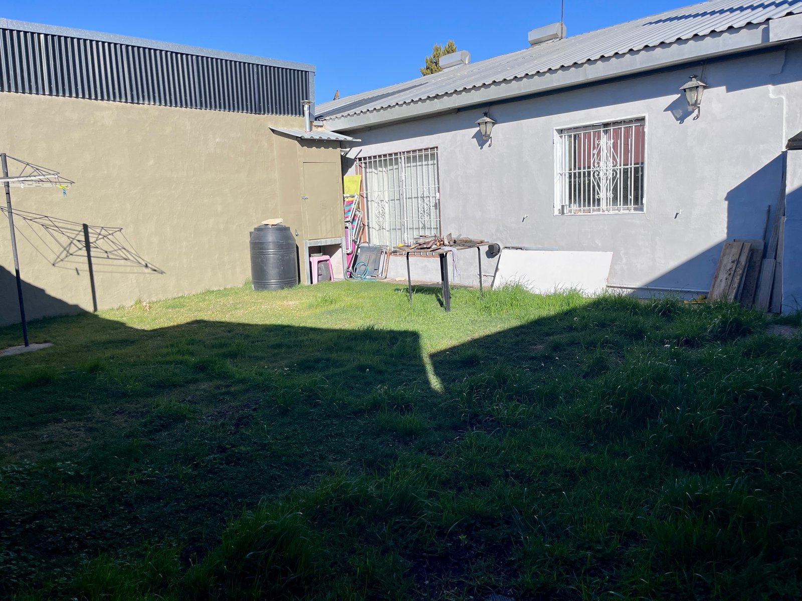 CASA con Patio En B° 400 VIVIENDA - Apta Crédito Hipotecario