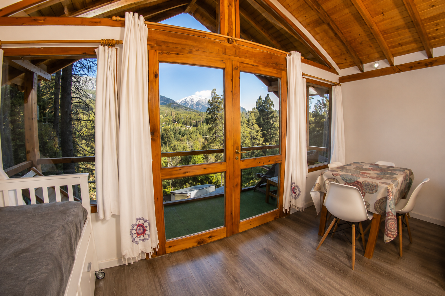 Cabaña Forest - Villa Arelauquen, zona residencial Los Cohiues.