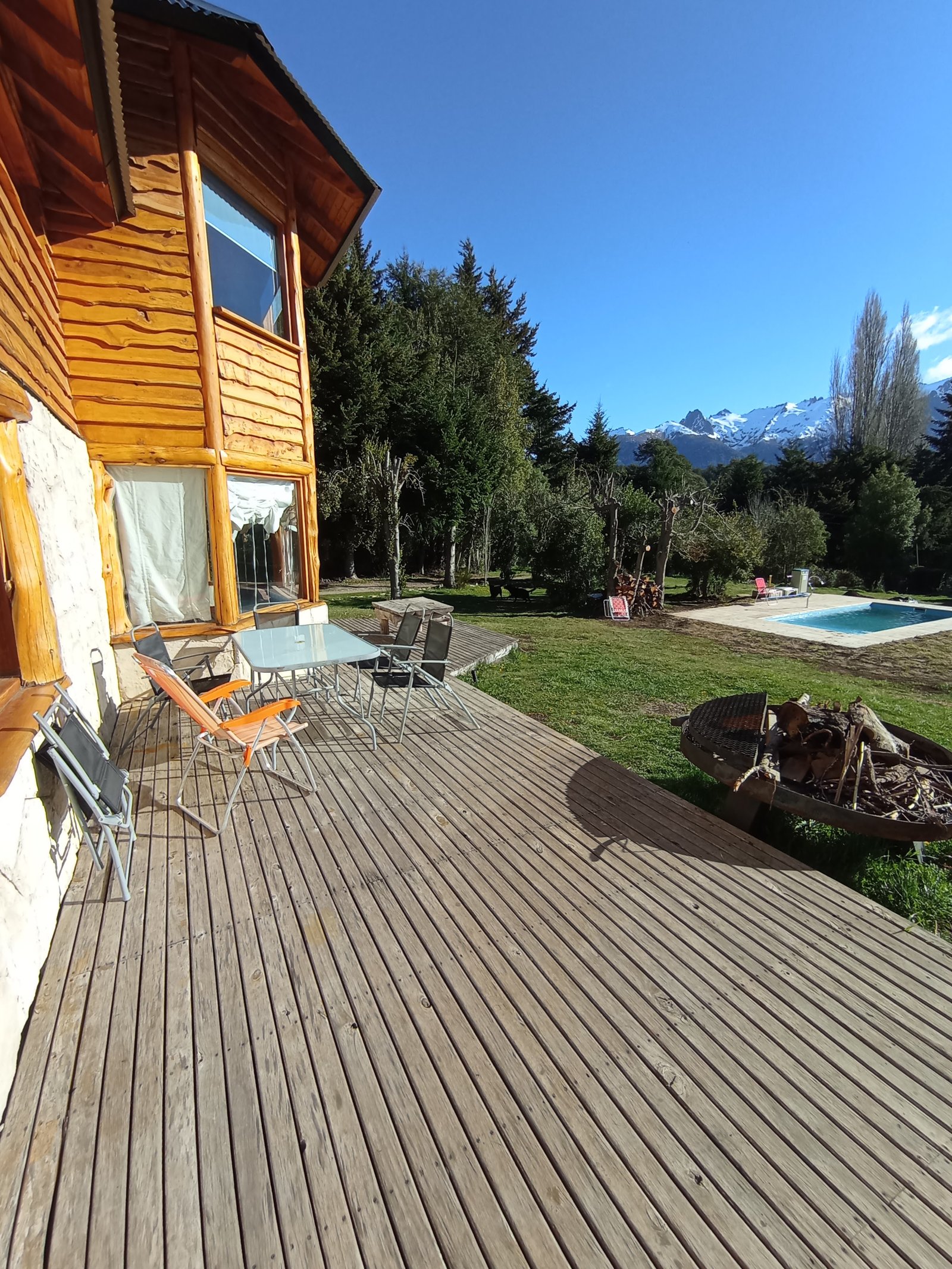 CASA CON PILETA Y PATIO