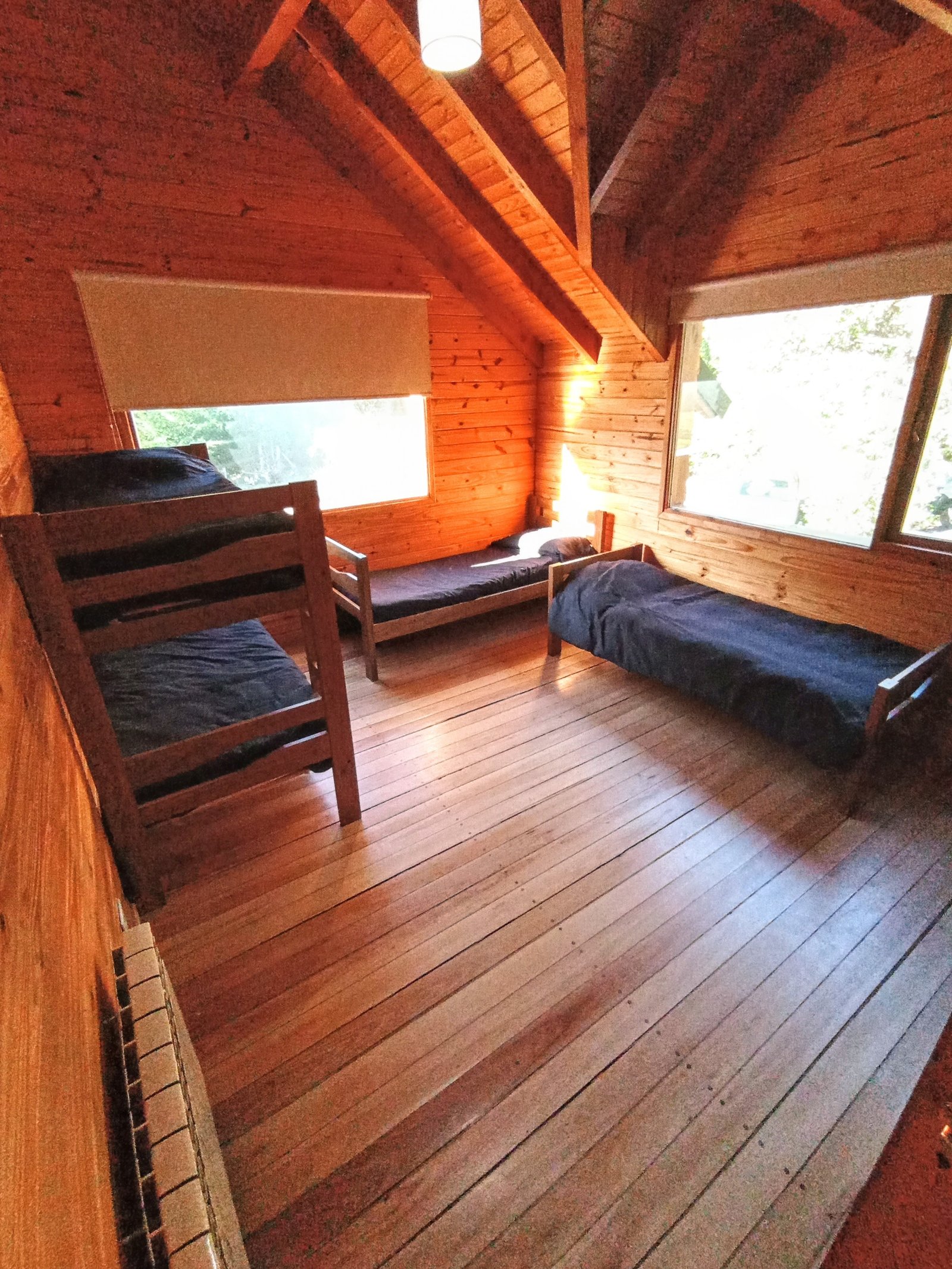 CASA CON PILETA Y PATIO