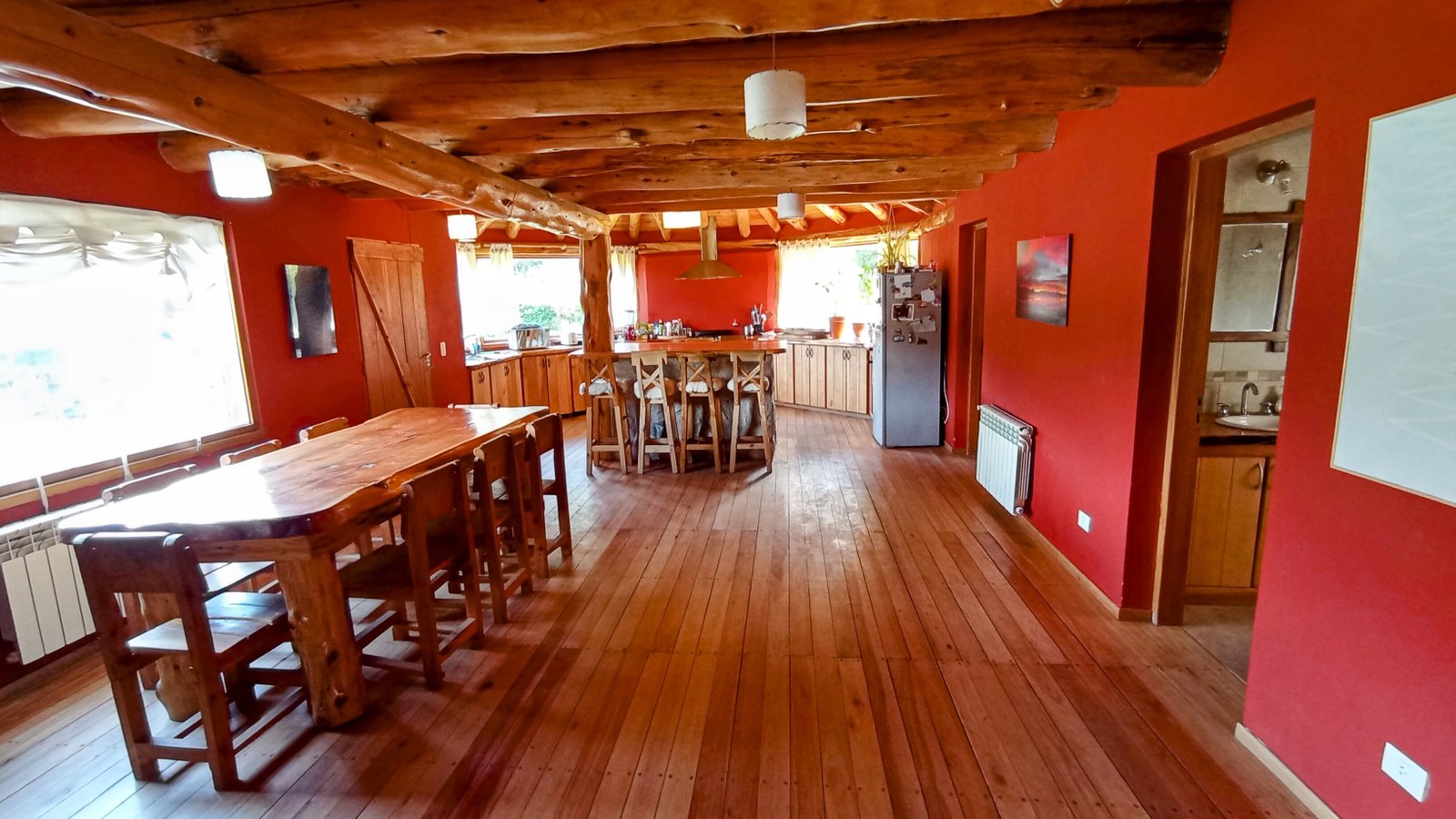 CASA CON PILETA Y PATIO