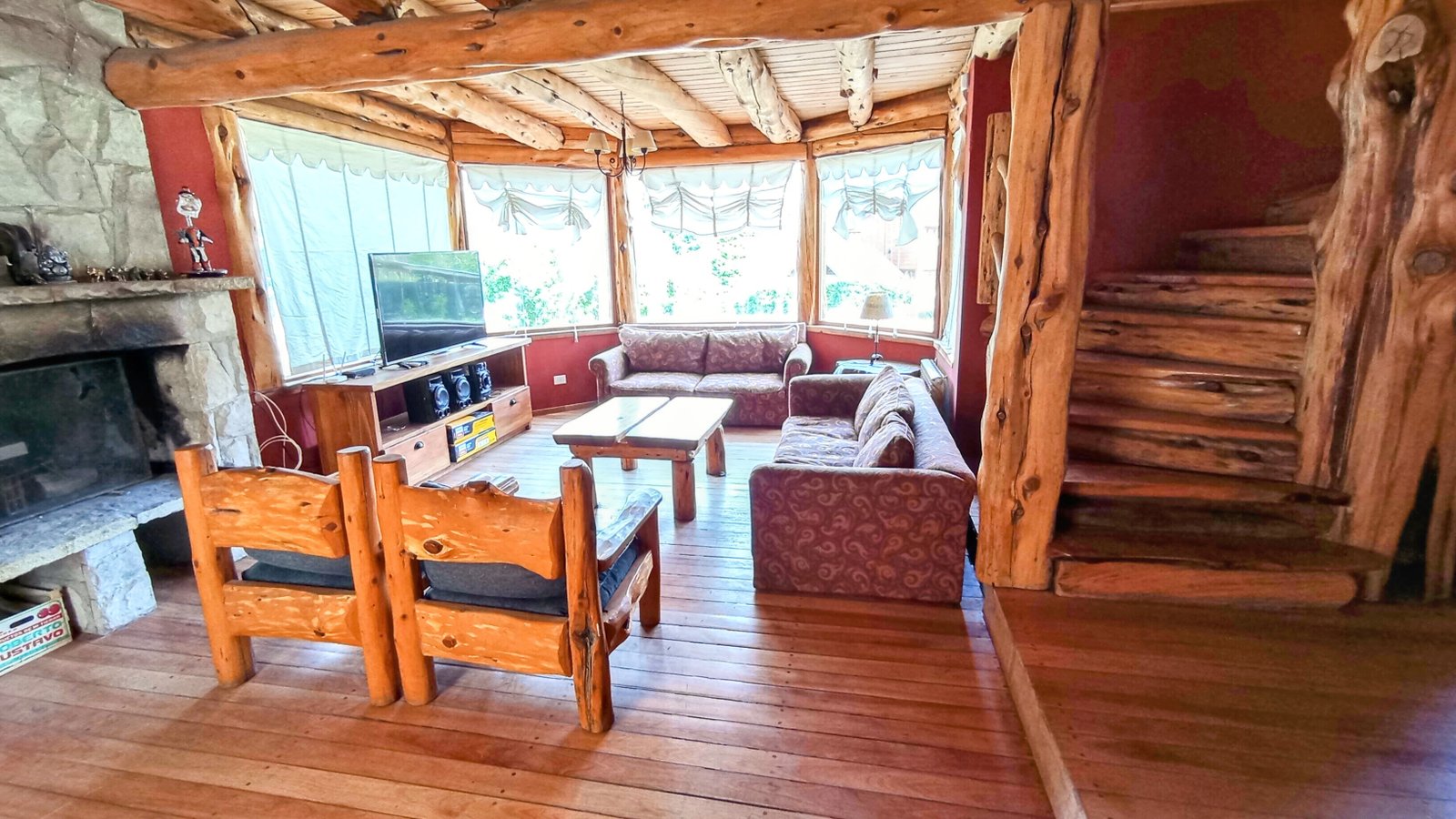 CASA CON PILETA Y PATIO