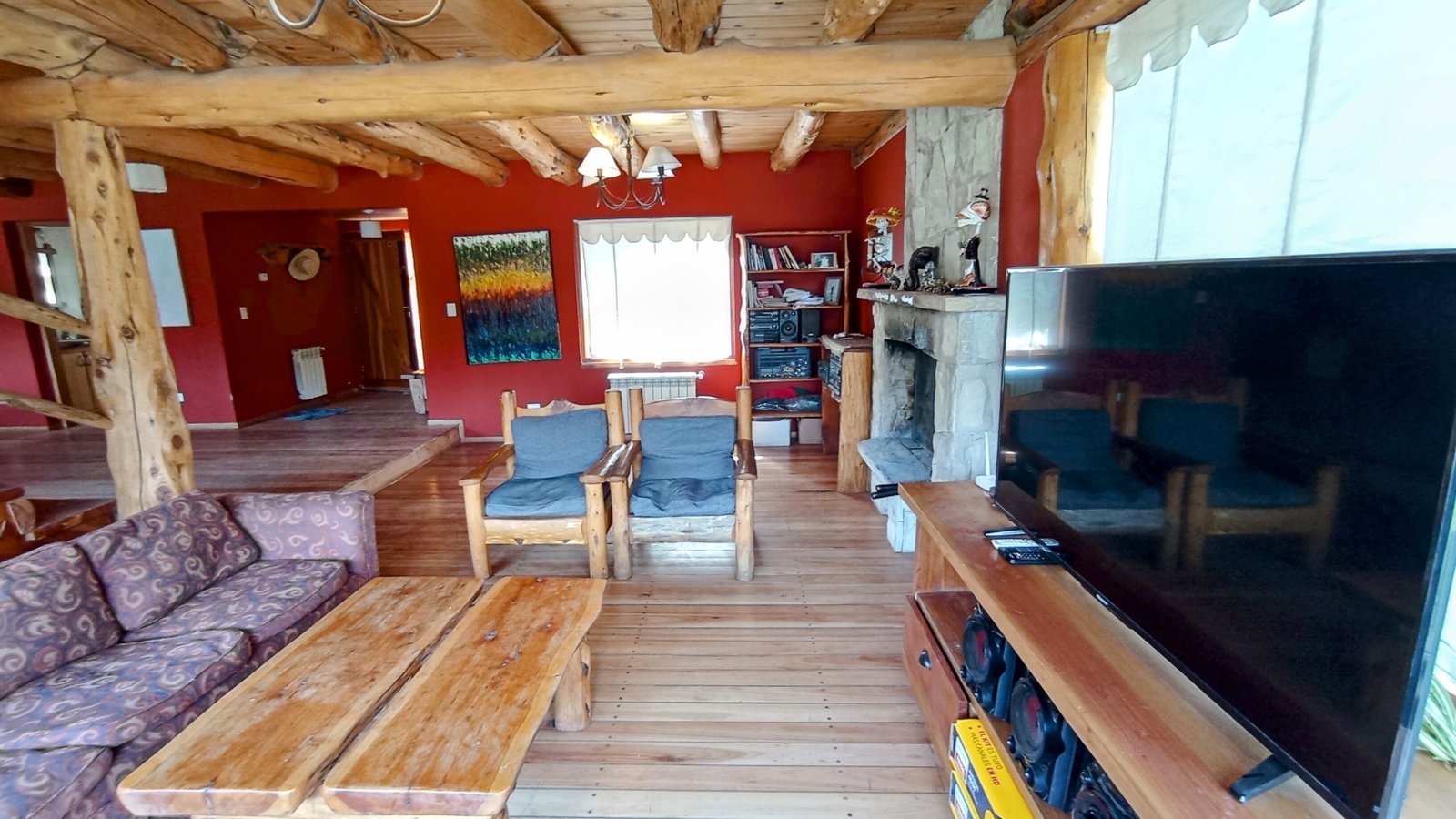 CASA CON PILETA Y PATIO