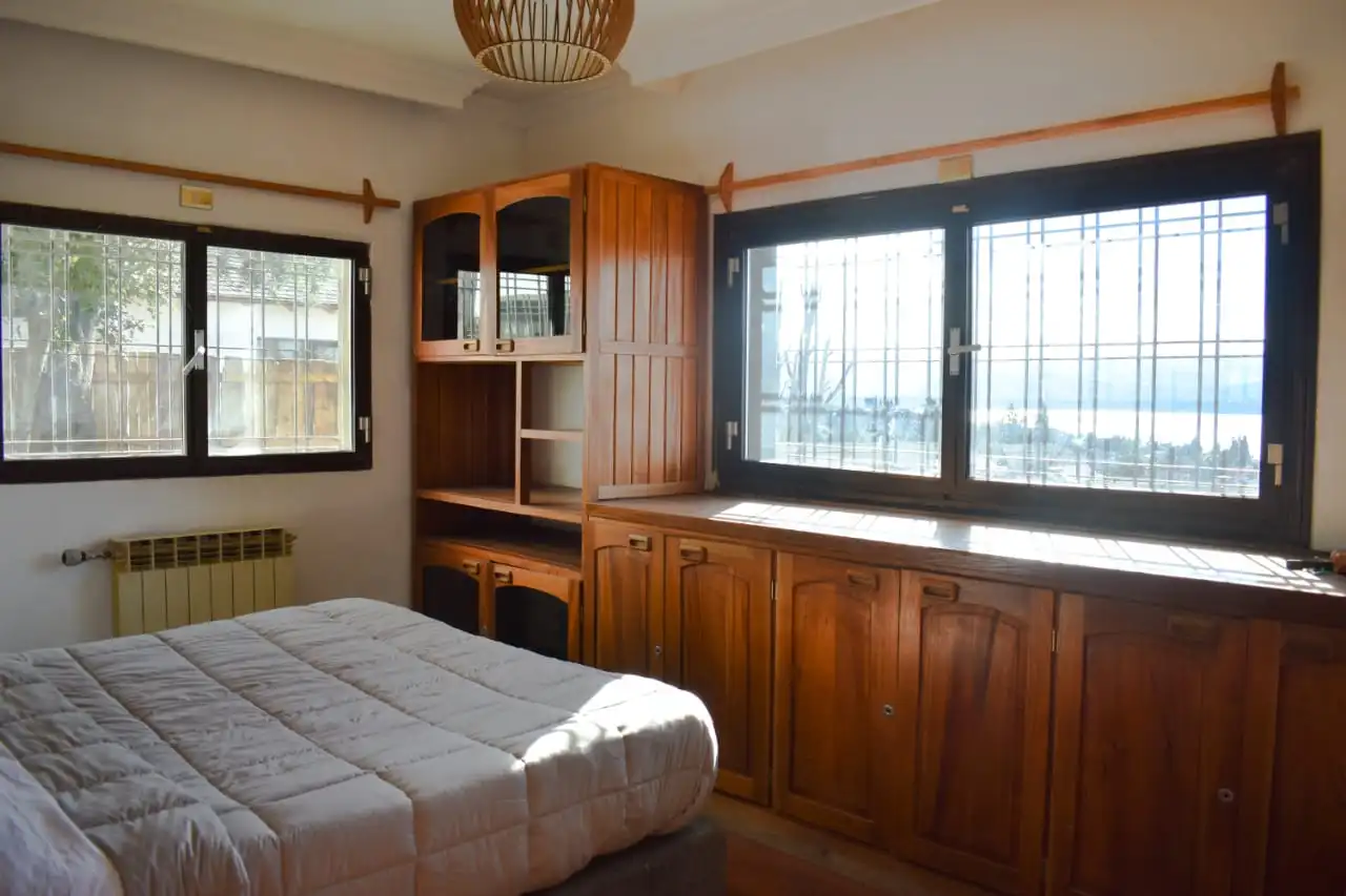 Casa con Vista al Lago y Pileta