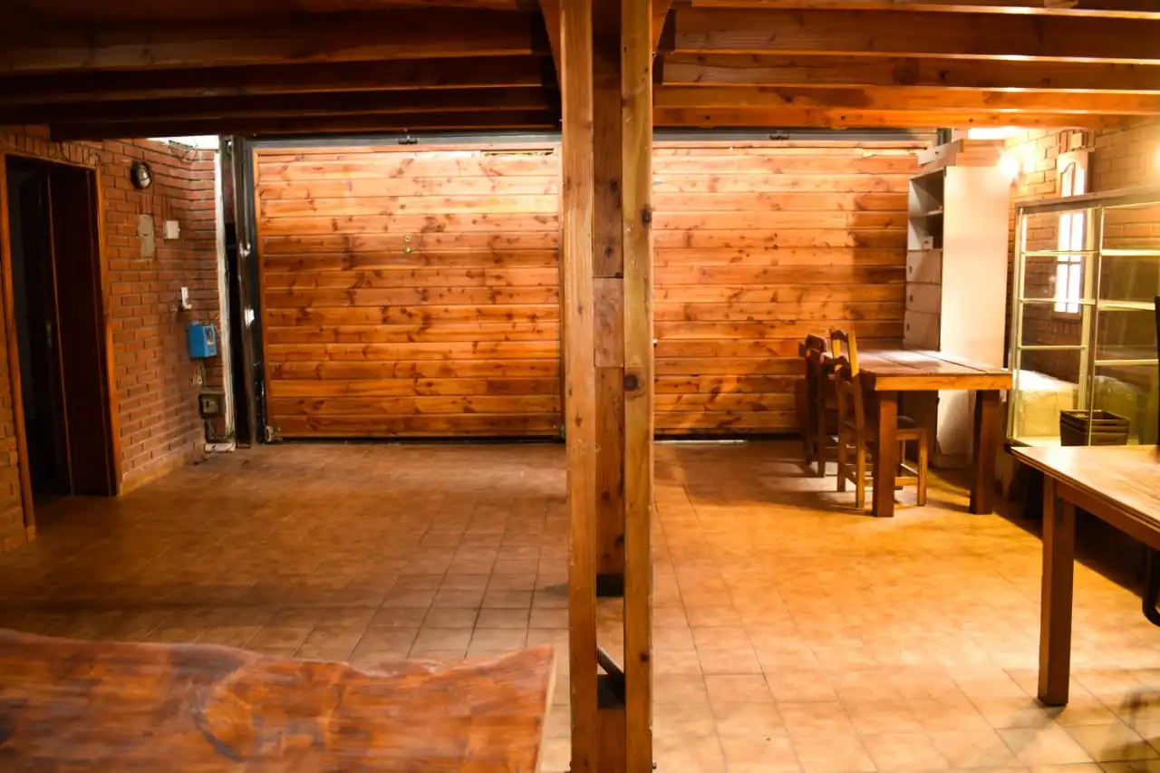 Casa con Vista al Lago y Pileta