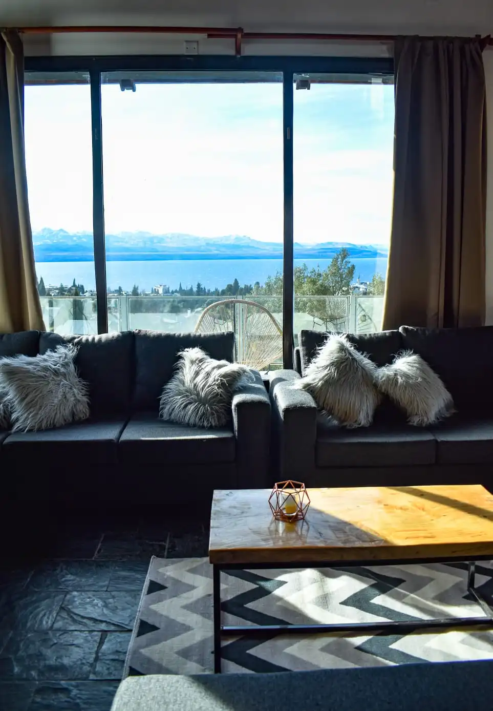 Casa con Vista al Lago y Pileta