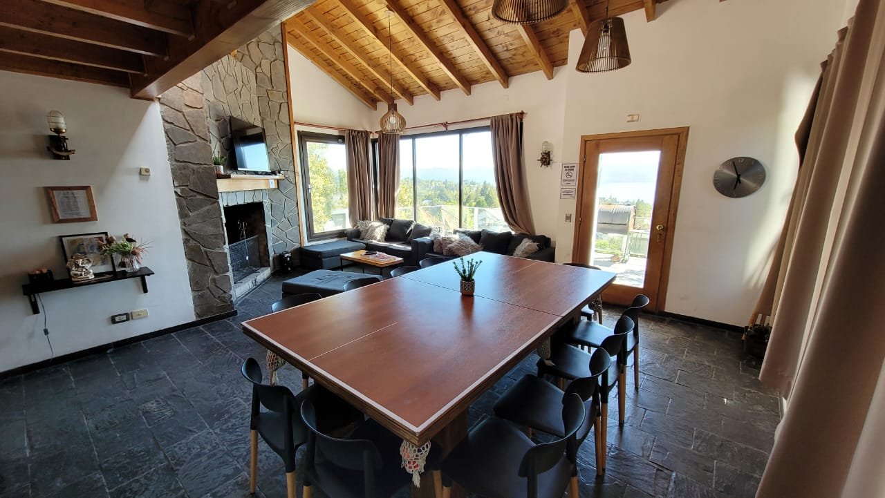 Casa con Vista al Lago y Pileta