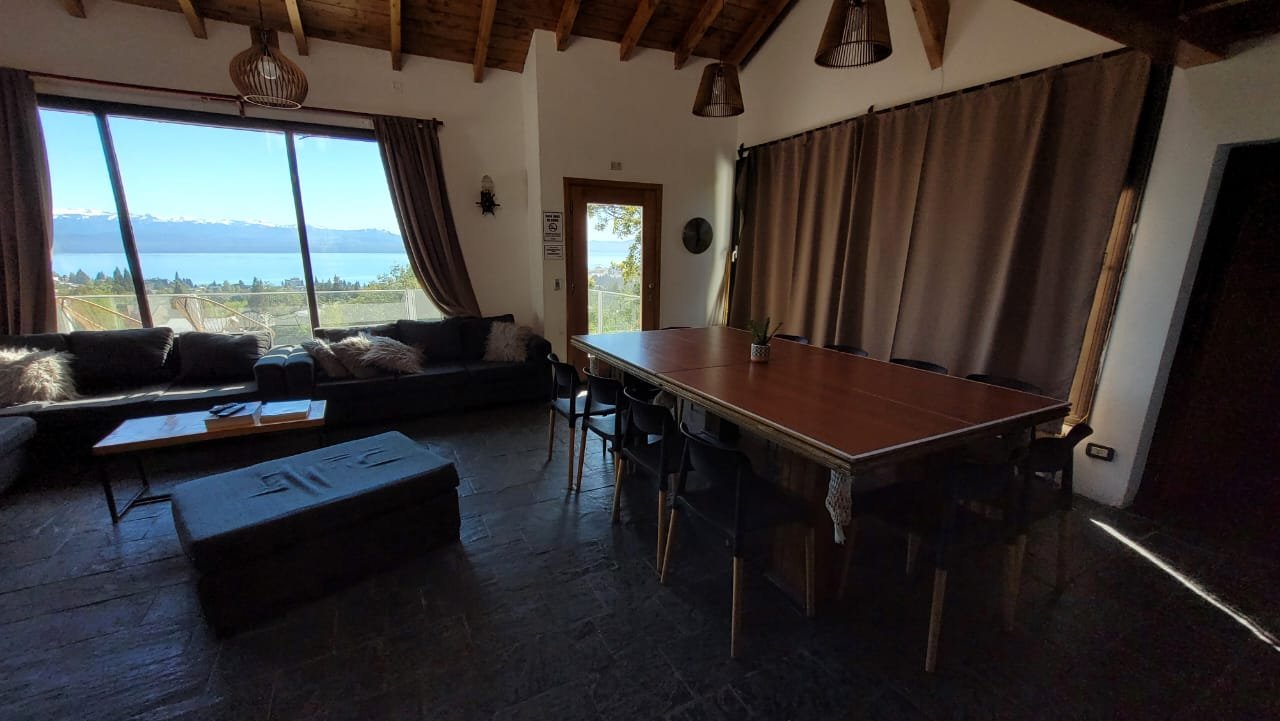Casa con Vista al Lago y Pileta
