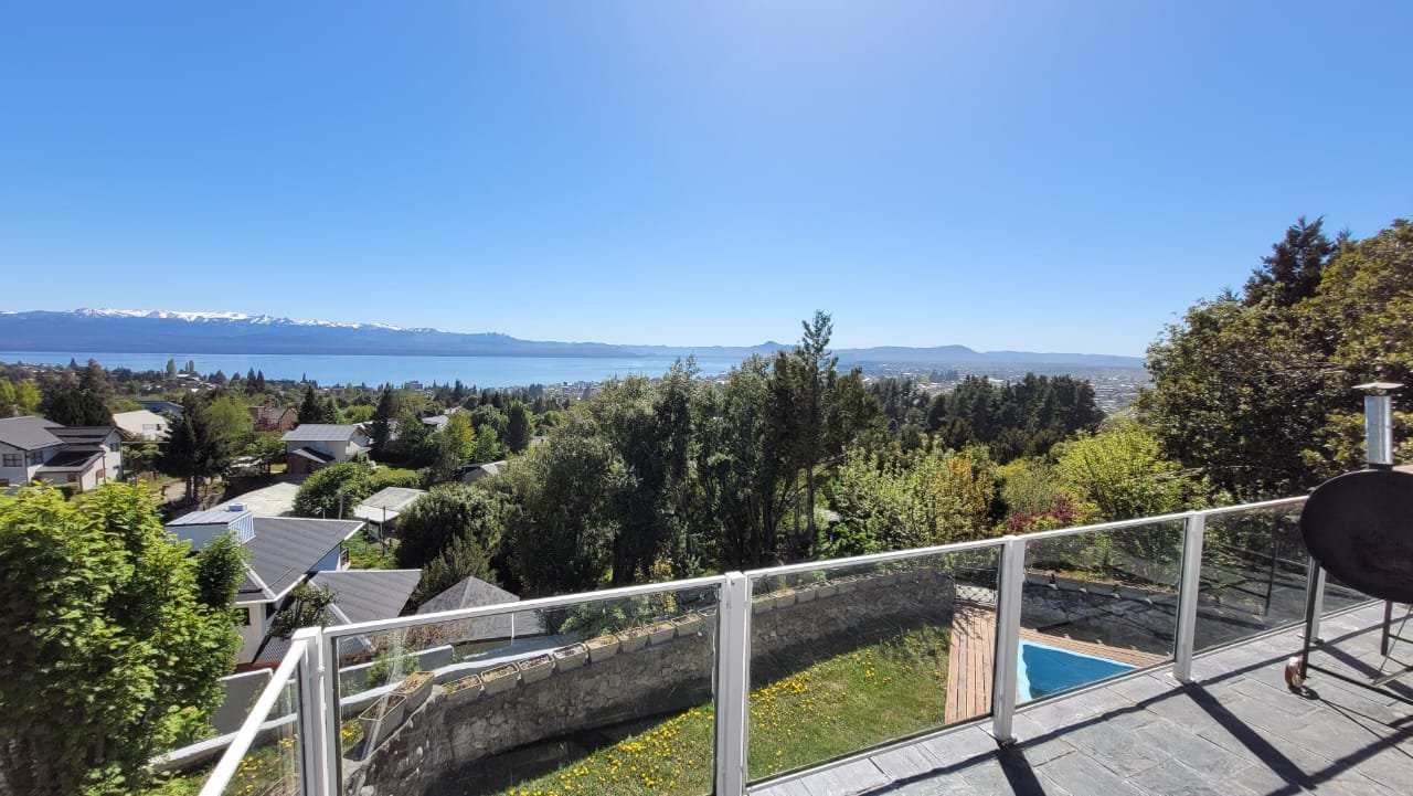 Casa con Vista al Lago y Pileta