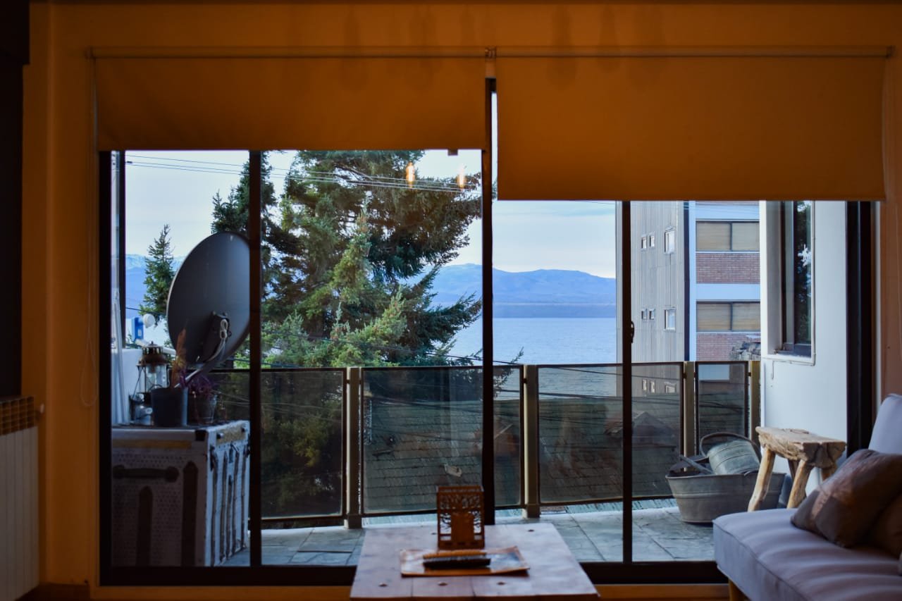 Departamento con Vista al Lago y Cochera, en el Centro