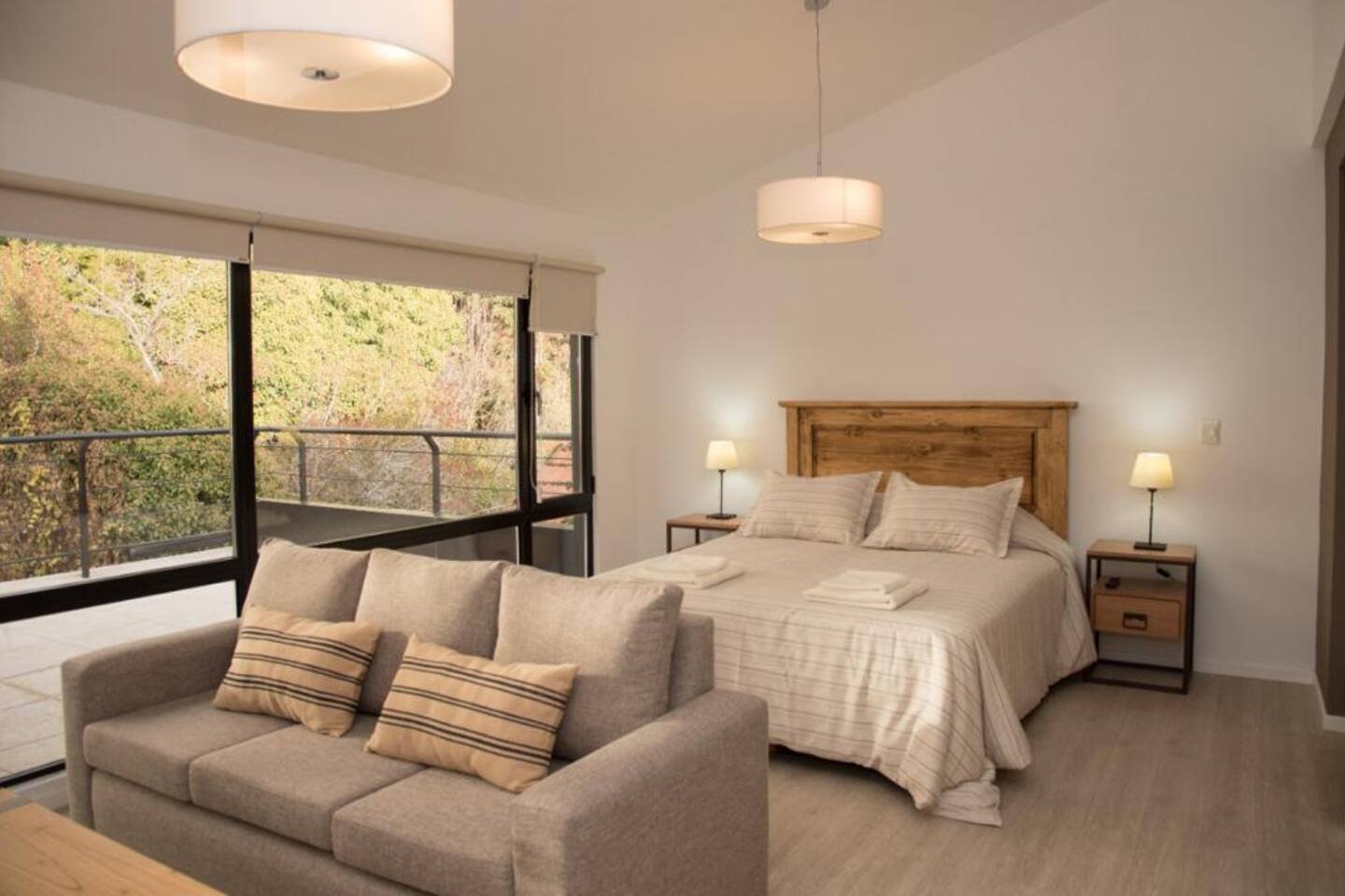 Monoambiente Amplio, con Vestidor y Terraza propia, en el Centro de Bariloche