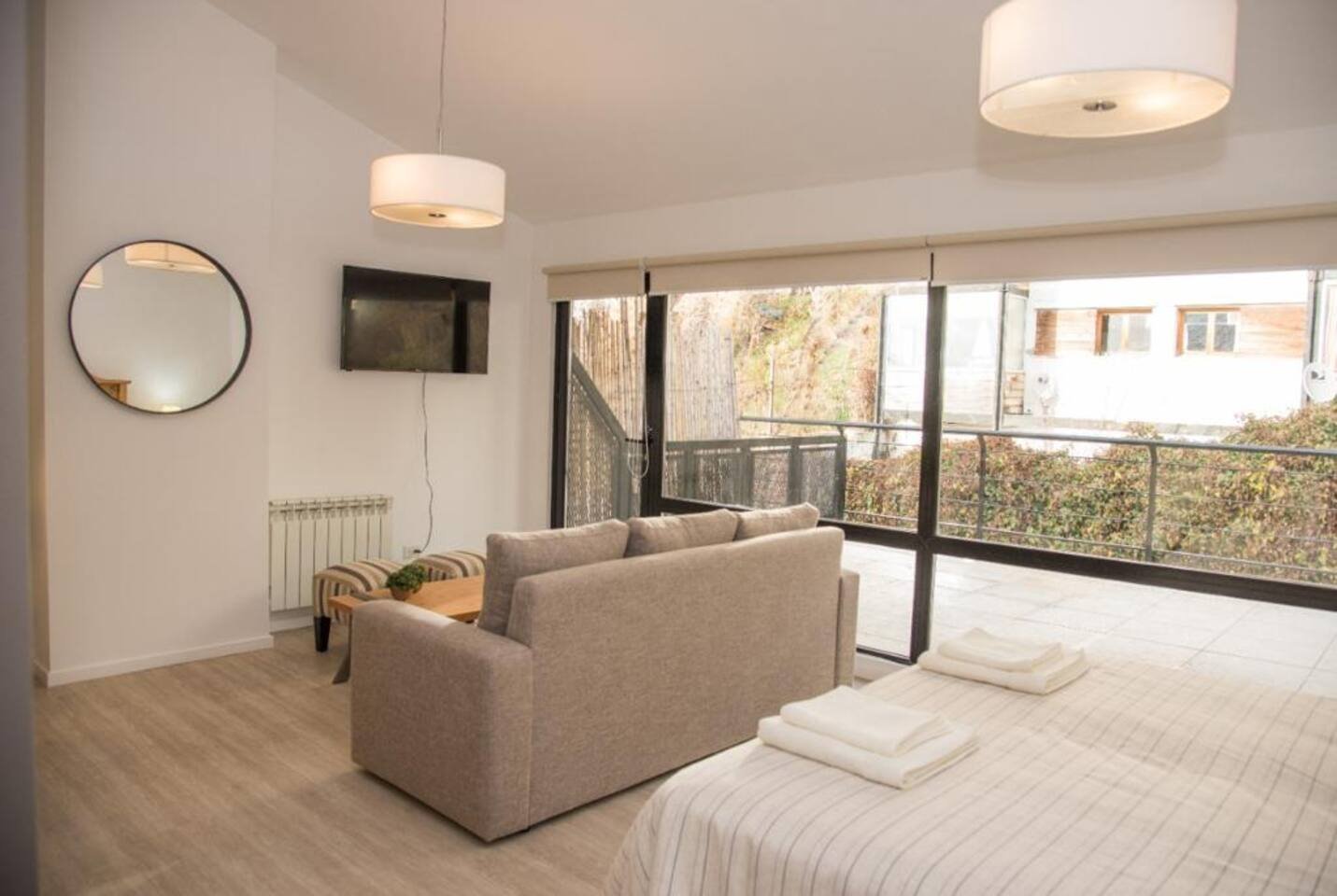 Monoambiente Amplio, con Vestidor y Terraza propia, en el Centro de Bariloche